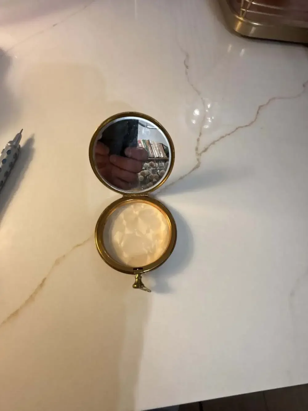 Zell 5th Ave Powder Compact, Vintage Makeup - ,